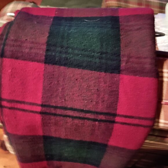 Burns Country red plaid 100% wool throw blanket made in Scotland - Picture 2 of 4